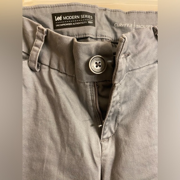 Lee Modern Series Curvy Fit Trousers Women's Size 8M, ShortStretch. Gray - Picture 3 of 10